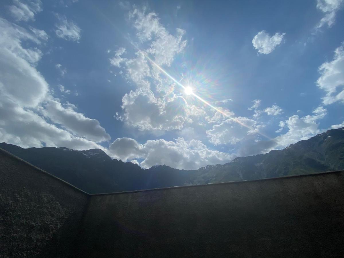 Uptown Boutique Kazbegi Hotel Luaran gambar